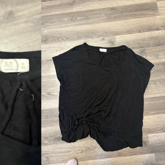 Elegant Black Short Sleeve Tee - Picture 2 of 2